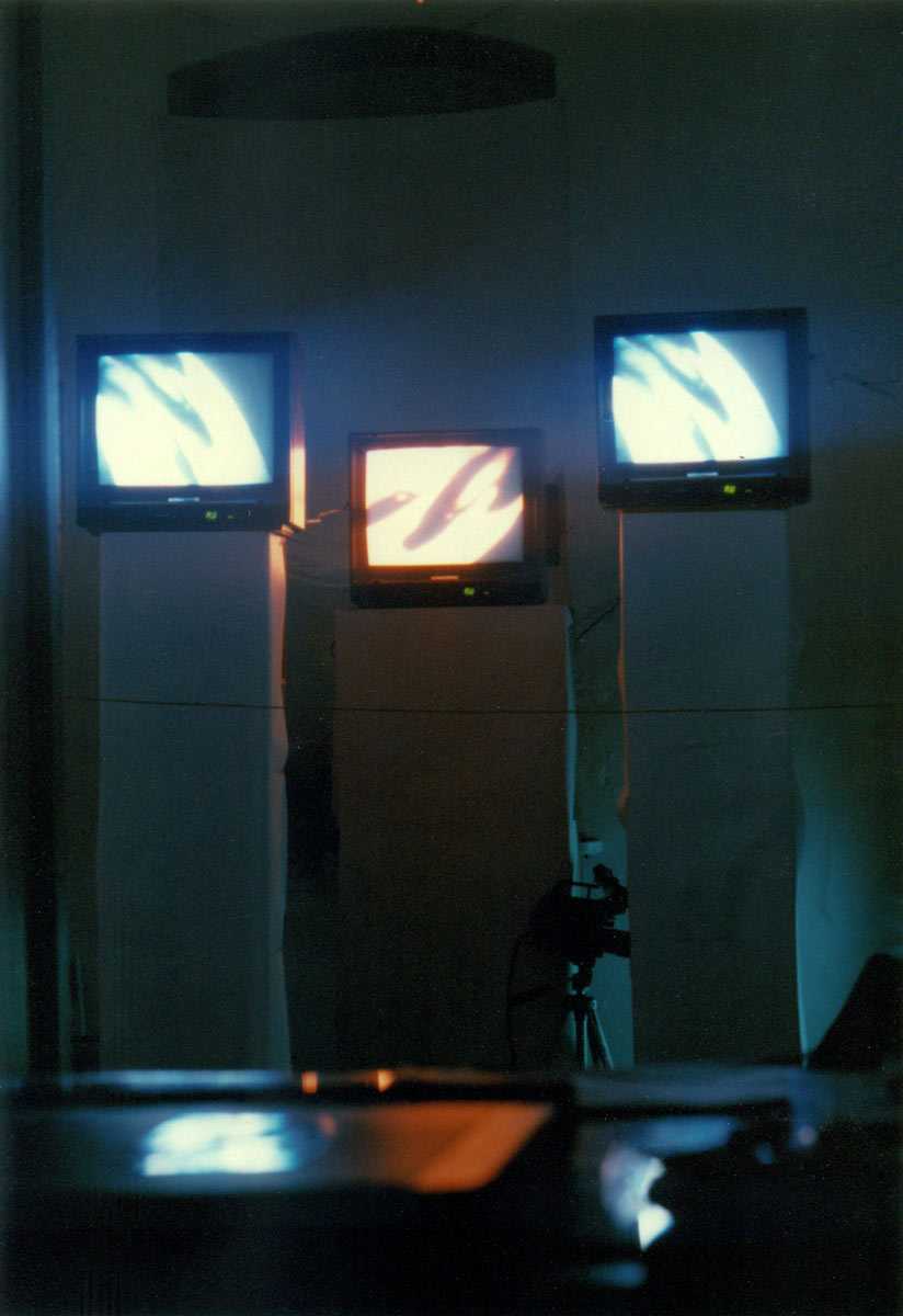 stay hungry, André Werner, 3-channel video installation, gallery A&O, 1990