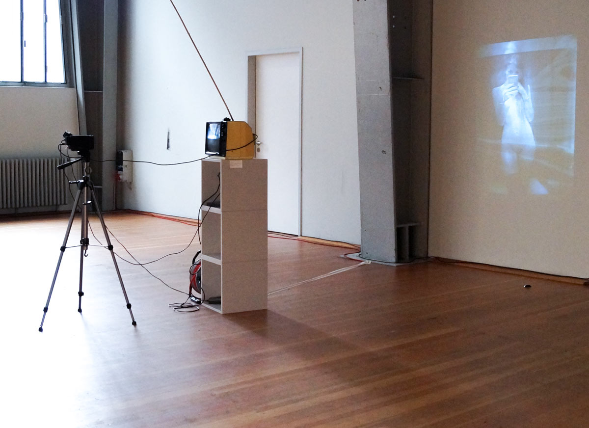 Autopoiesis | Was vom Kino übrig bleibt | What Remains Of Cinema. #2 André Werner, interactive video installation, 2018 Closed circuit. Installation view c.a.r. media art fair 2018