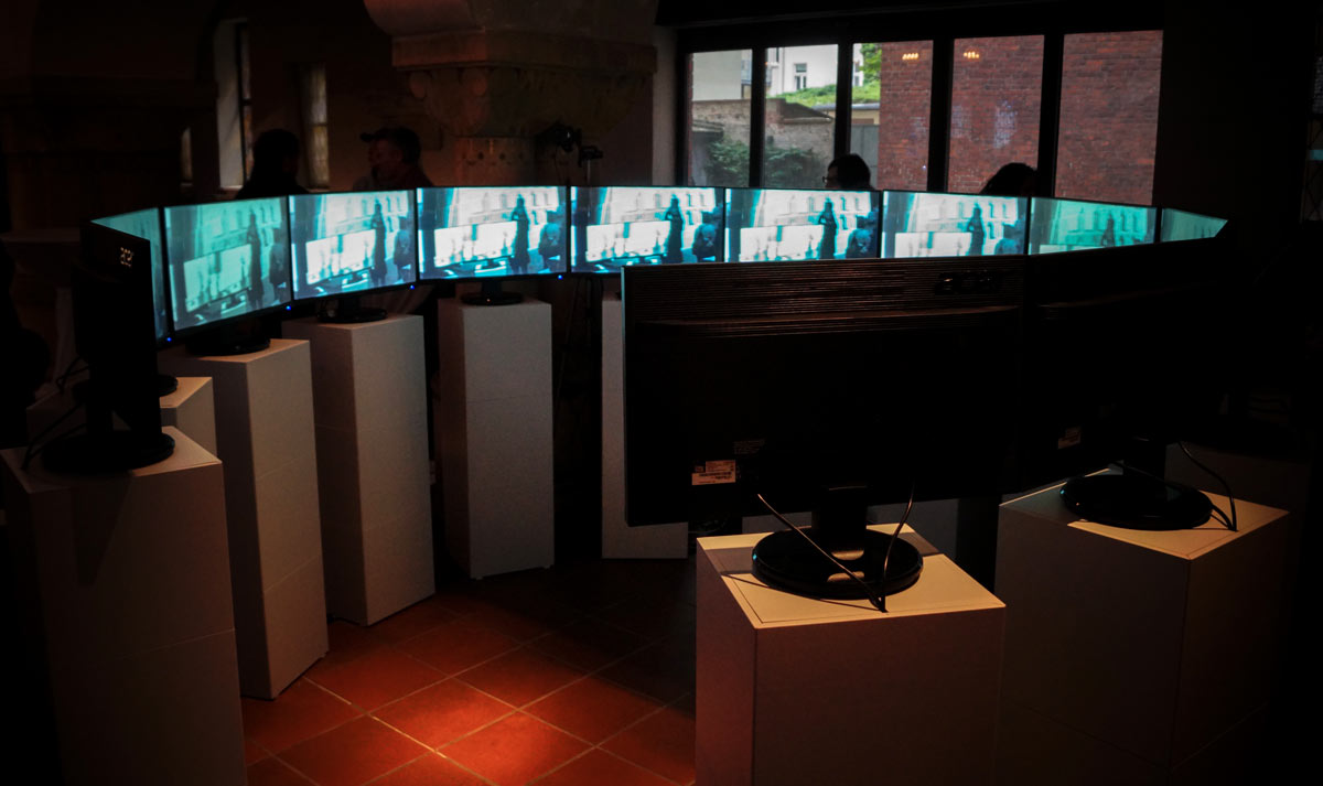 André Werner, Circles | Interactive video installation for 13 monitors and a curious person, 2017