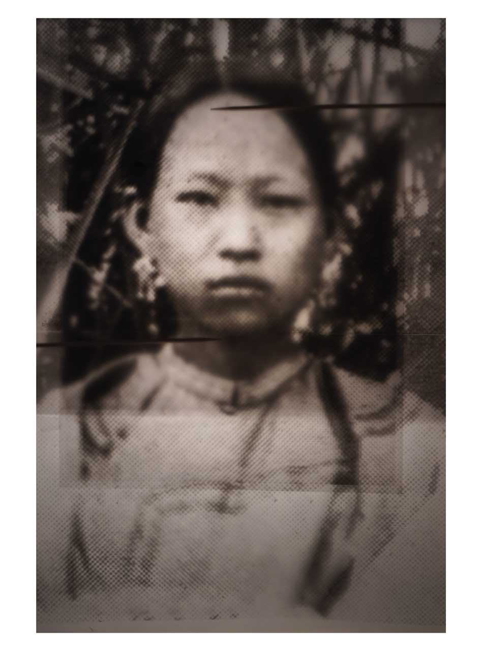 André Werner, Der Blick zurück (Chinesische Dame), 2022 Fine Art print on Arches cotton rag 310, Edition of 3 | 2 AP 54 x 40cm (print), 51 x 34 cm Passepartout, 70 x 50 cm (framed) signed, dated and numbered