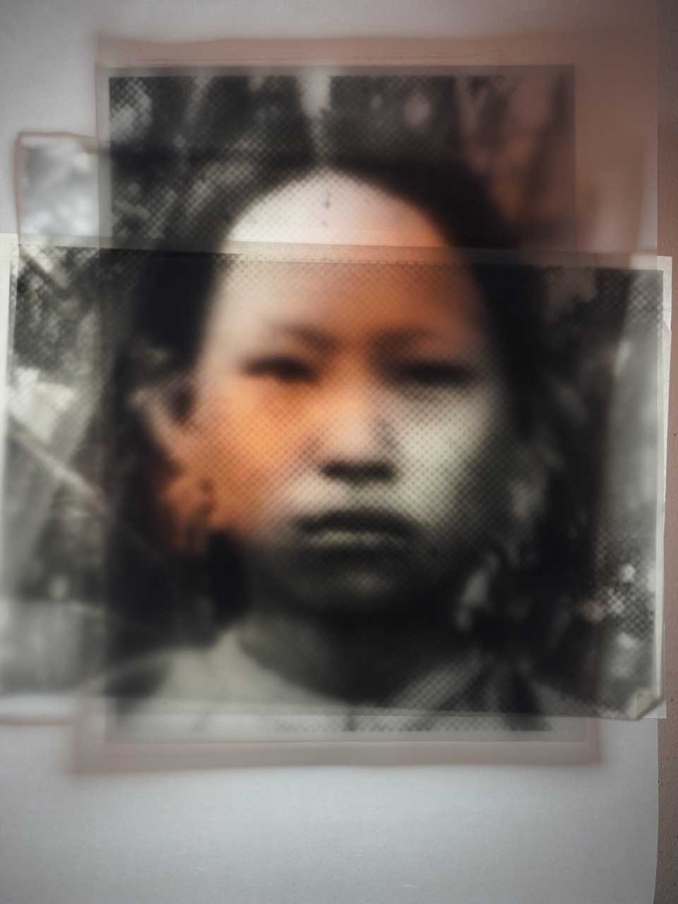 André Werner Aus der Serie „Der Blick zurück“ (Chinesische Dame II) 2022. A series of art works that are decolonizing anonymous portraits by means of deconstruction.